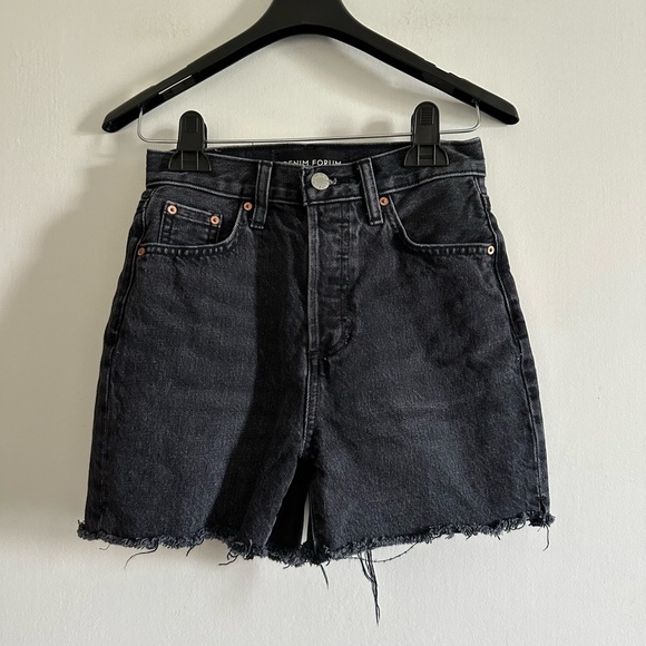 Denim Forum Pants - Aritzia Denim Forum Black ‘The Yoko Mid Thigh Short’ Jean Shorts size 23 EUC
